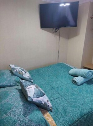 4 Schlafzimmer, Bügeleisen/Bügelbrett