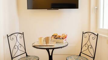 Quarto casal | Camas com colchões de espuma com sistema de memória, Wi-Fi de cortesia