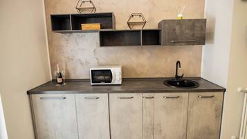 Double Room | Shared kitchen | Shared fridge, microwave