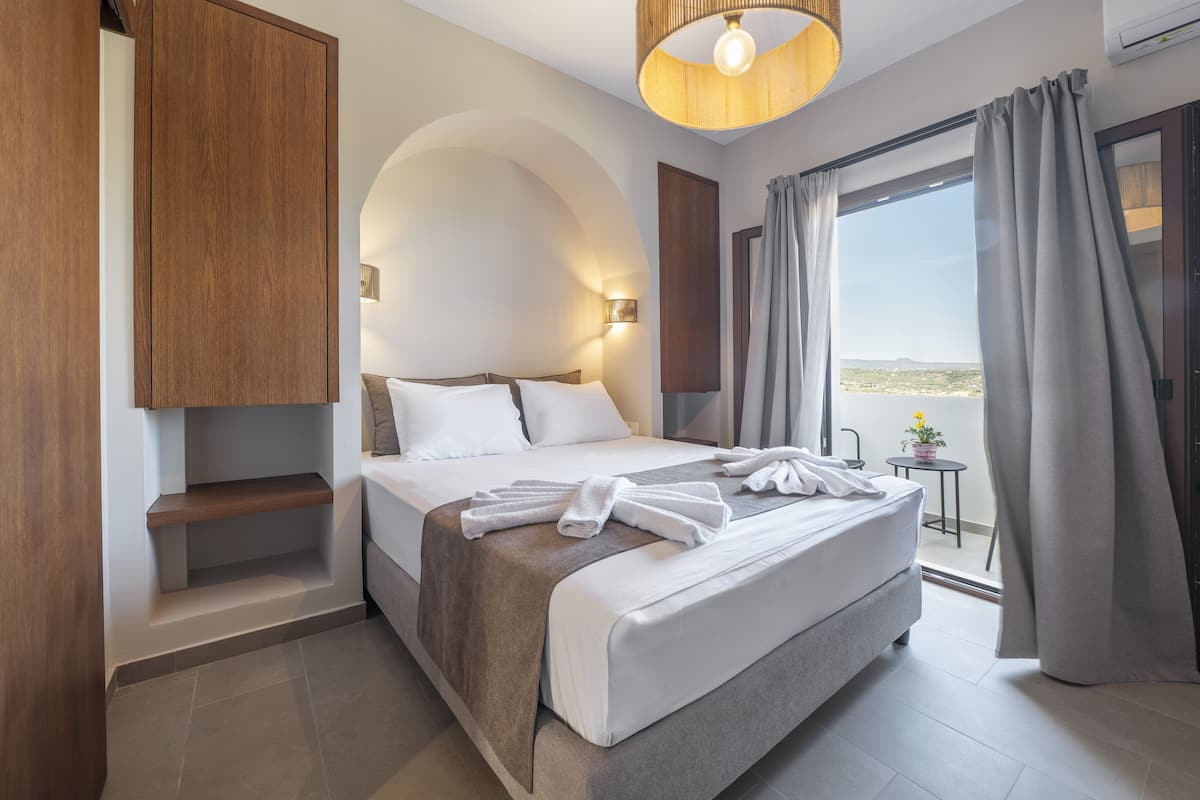 Apartment, 1 Bedroom, Sea View | Soundproofing, WiFi (free), bed sheets