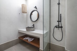 Apartment, 2 Bedrooms, Sea View | Bathroom