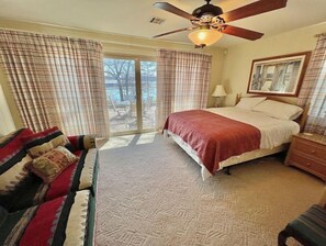 4 bedrooms, free WiFi, bed sheets -
The Nautical Nook - lake front house on Duck Creek (Afton)