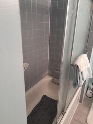 Seife, Shampoo, Toilettenpapier