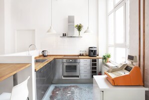 Kühlschrank, Geschirrspüler