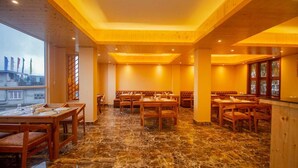 Restaurant - Hotel Seven Hills Kanchenjunga (Gangtok)