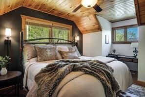 3 camere, una scrivania, ferro/asse da stiro, culla da viaggio