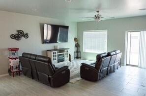 Smart TV, fireplace