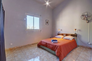 2 soverom, strykejern/-brett, wi-fi (inkludert) og sengetøy