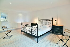 6 camere, ferro/asse da stiro