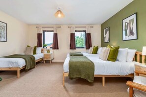 4 Schlafzimmer, Bügeleisen/Bügelbrett, WLAN, Bettwäsche