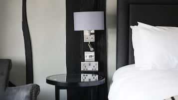 Deluxe Double Room | Individually decorated, desk, blackout curtains, iron/ironing board