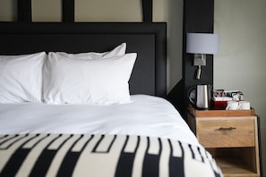 Deluxe Double Room | Individually decorated, desk, blackout drapes, iron/ironing board