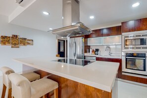 冰箱、微波炉、烤箱、炉灶