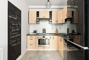 Apartment, 1 Schlafzimmer, Balkon | Eigene Küche | Geschirrspüler, Wasserkocher, Kochgeschirr/Geschirr/Besteck