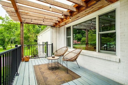 Cozy Creekside Rancher-Heart of Downtown Knoxville