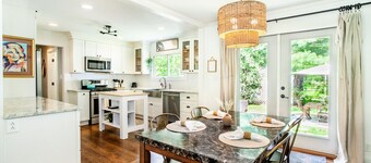 Cozy Creekside Rancher-Heart of Downtown Knoxville