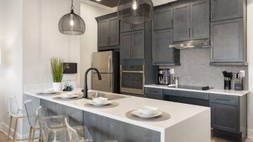 Micro-ondes, four, plaque de cuisson, lave-vaisselle