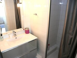 Comfort Apartment | Bathroom - 6 Rue Dupuy (Cognac)