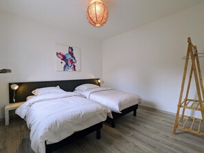 3 slaapkamers, een strijkplank/strijkijzer, reisbedje, gratis wifi