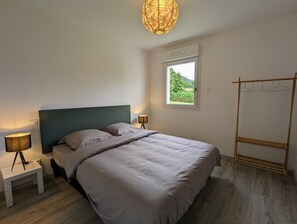 3 chambres, fer et planche à repasser, lit parapluie, Wi-Fi gratuit