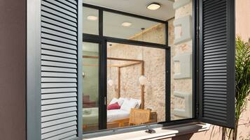 Deluxe-herbergi | Rúmföt af bestu gerð, ókeypis drykkir á míníbar, öryggishólf í herbergi