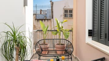 Deluxe Room, 1 Bedroom, Hot Tub, City View | 1 bedroom, premium bedding, free minibar, in-room safe