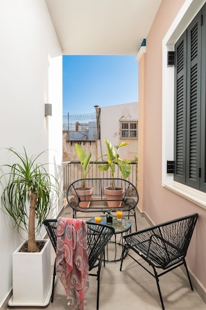 Deluxe Room, 1 Bedroom, Hot Tub, City View