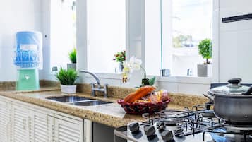 Vila | Cozinha privada | Geladeira, micro-ondas, fogão, liquidificador