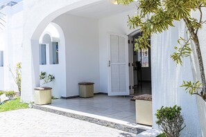 Exterior - Casa a 50m da Praia com Churrasqueira (Itanhaém)