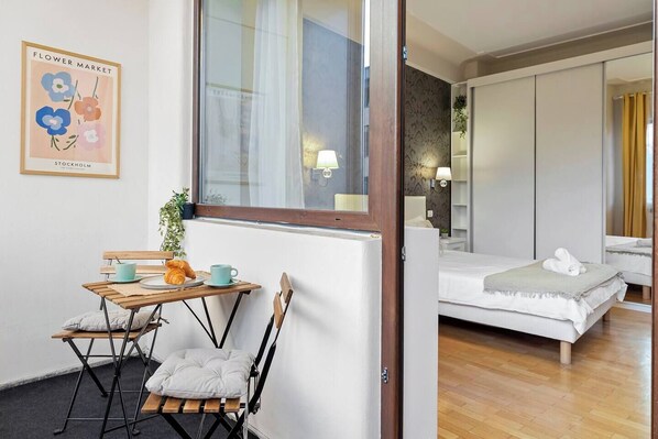 2 Schlafzimmer, Schreibtisch, Bügeleisen/Bügelbrett, WLAN