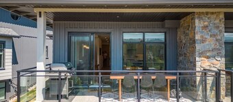 The Bauhaus | Private Hot Tub | Walk to Lake | MCM