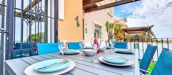 Sea view house with jacuzzi, Wi-Fi and Parking