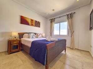 3 bedrooms, iron/ironing board, free WiFi, bed sheets - Sea view house with jacuzzi, Wi-Fi and Parking (El Carmoli)