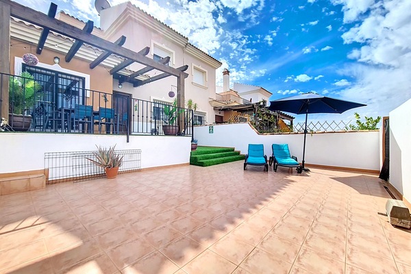 Maison de ville à El Carmolí, Murcie, à 7 minutes à pied de la plage. 3 chambres, équipements modernes, vue imprenable sur la côte. Location de vacances idéale.