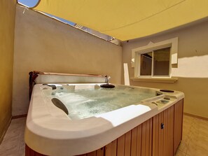 Outdoor spa tub - Sea view house with jacuzzi, Wi-Fi and Parking (El Carmoli)