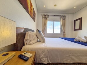 3 bedrooms, iron/ironing board, free WiFi, bed sheets - Sea view house with jacuzzi, Wi-Fi and Parking (El Carmoli)