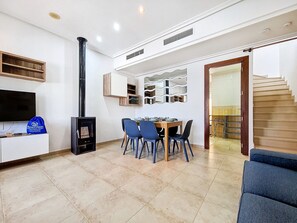 Dining - Sea view house with jacuzzi, Wi-Fi and Parking (El Carmoli)