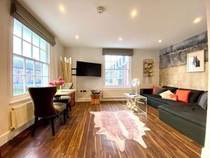 TV - Stunning Little House on Poole Quay -Free Parking (Poole)