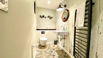 Hårtork och handdukar