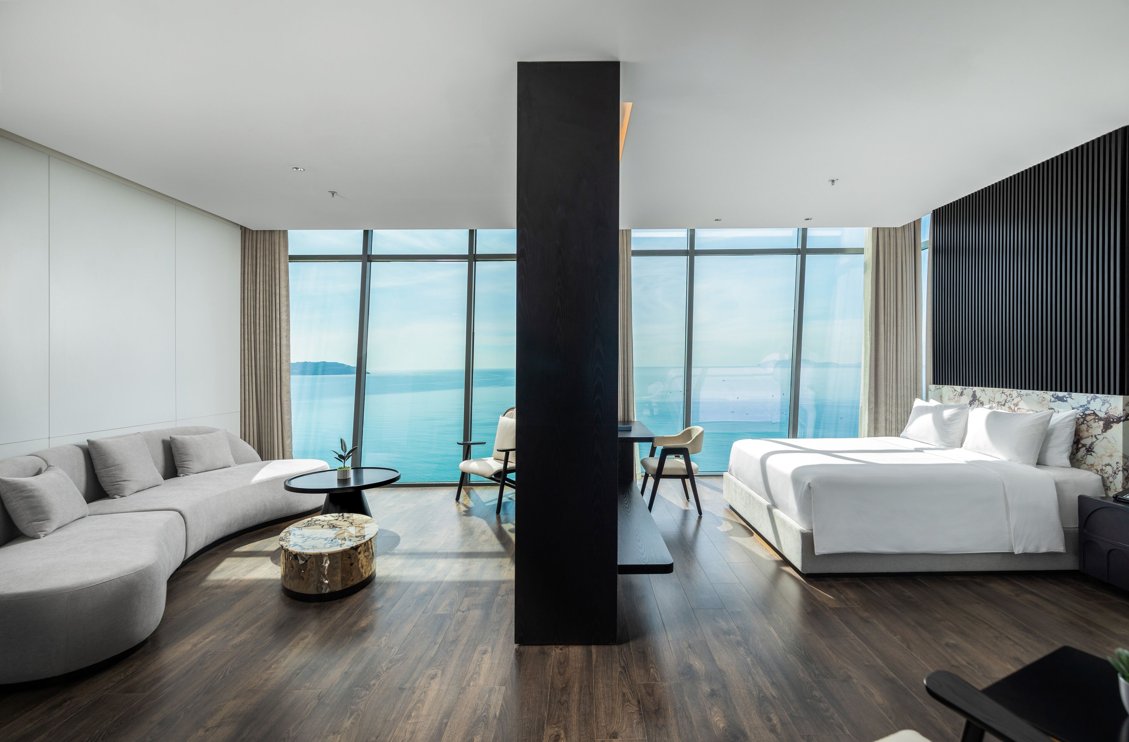 Quarto casal executivo, vista para o oceano | Roupas de cama premium, camas com colchões pillow-top, frigobar