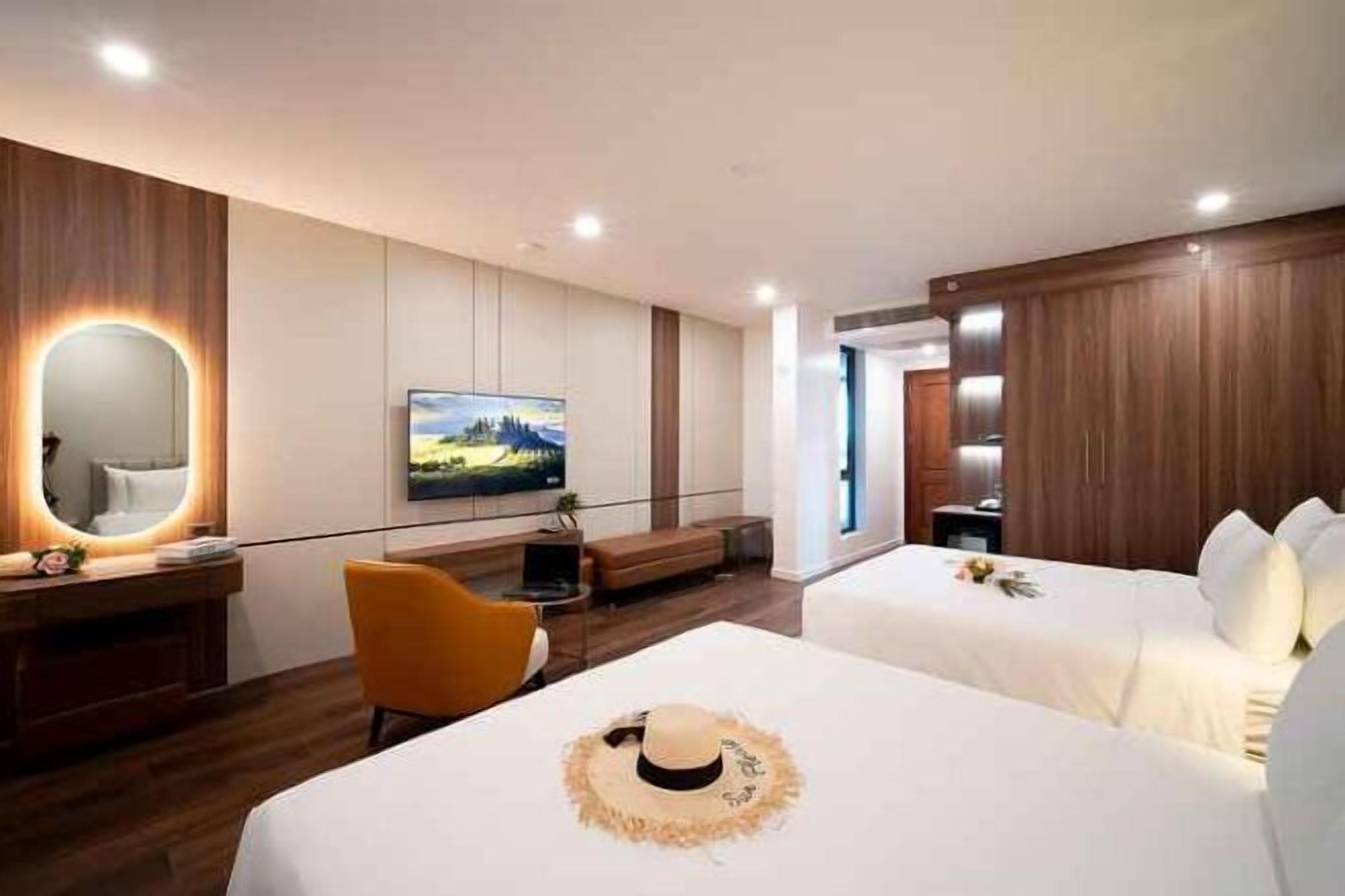 Premium bedding, minibar, in-room safe, desk