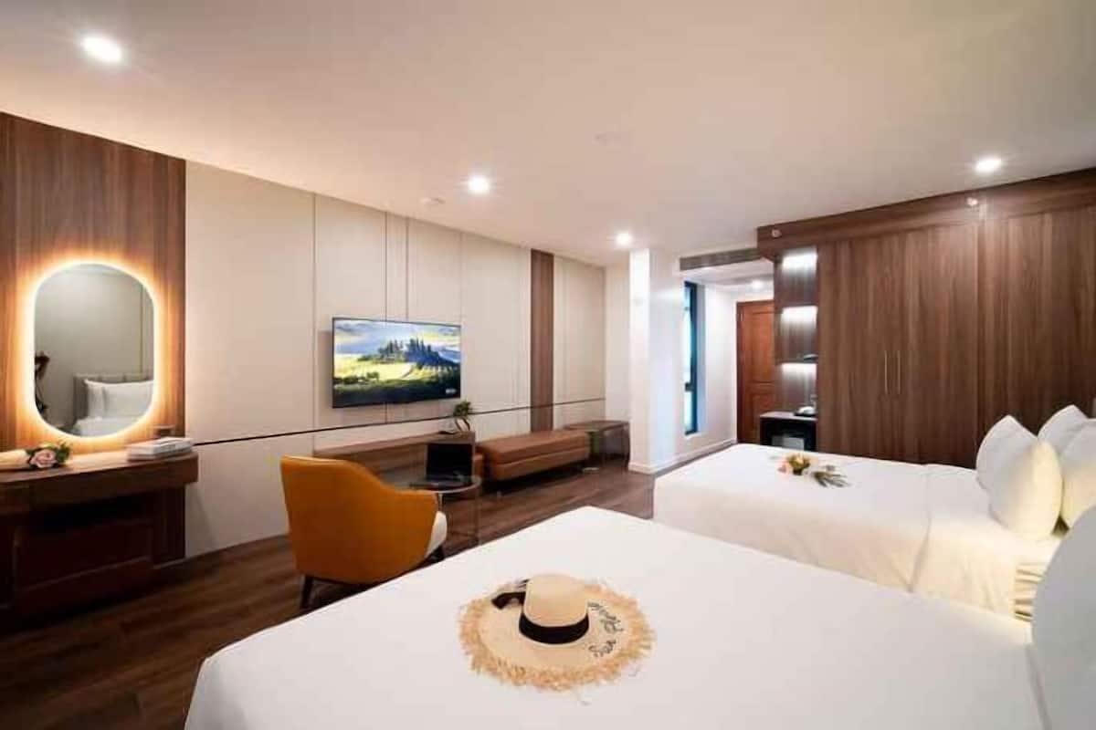 Premium bedding, minibar, in-room safe, desk