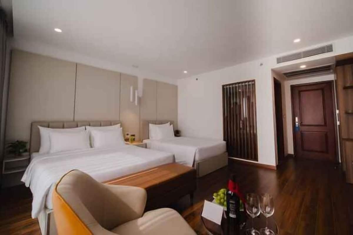 Premium bedding, minibar, in-room safe, desk