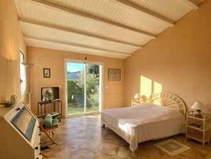 4 bedrooms, iron/ironing board, WiFi - Very bright house with two terraces (Ars-en-Ré)