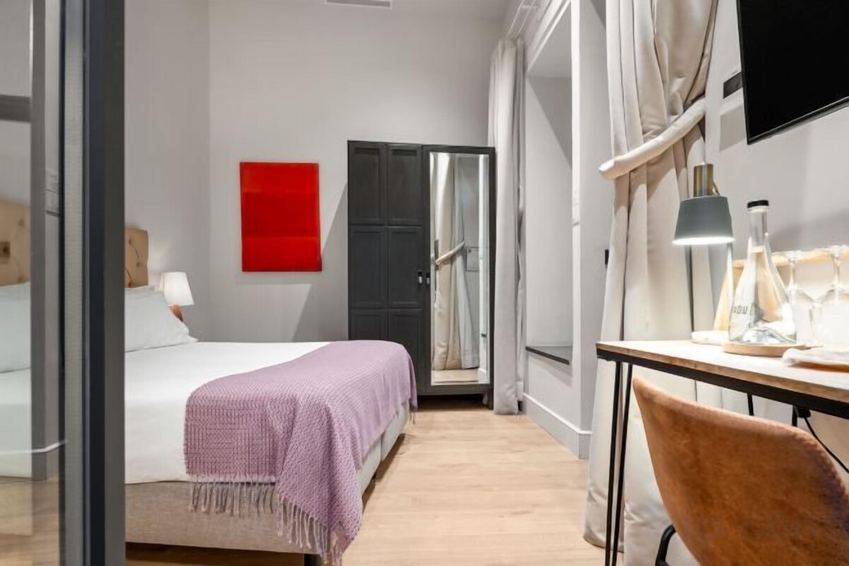 Hypo-allergenic bedding available, minibar, in-room safe, desk