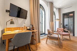 Superior dubbelrum eller tvåbäddsrum | Allergitestade sängkläder, minibar och värdeförvaringsskåp på rummet