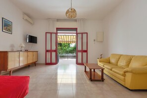 Fernseher, Tischtennisplatte