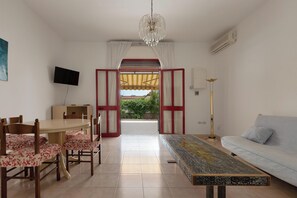 Fernseher, Tischtennisplatte