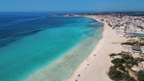 Una spiaggia nelle vicinanze