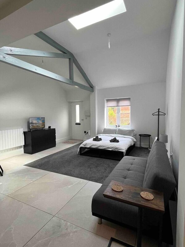 Studio | Iron/ironing board, free WiFi, bed sheets - Remarkable 1-bed Studio in Downham Market (Downham Market)